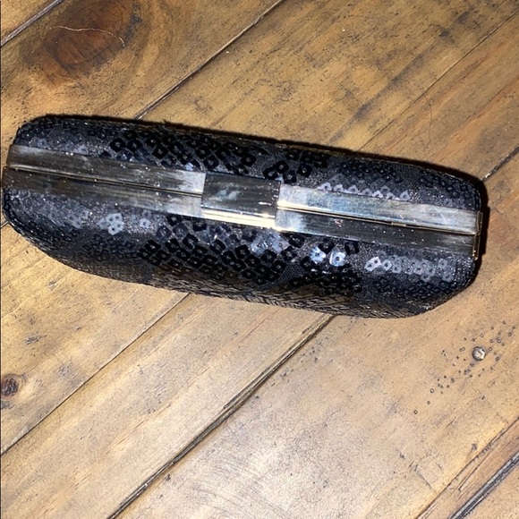 Black sequins clutch with chain link straps - Picture 2 of 4